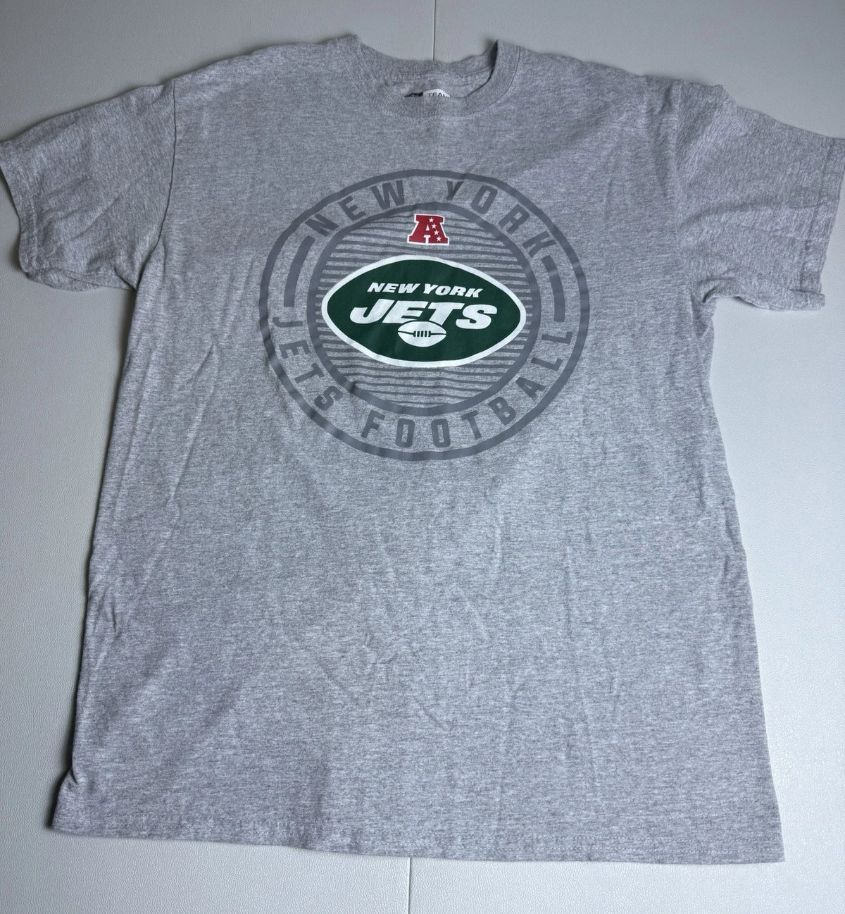 New York Jets Nfl Team Apparel T-shirt - Size M | Trendy Graphic Tee | Casual Unisex T-shirt